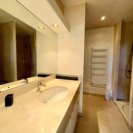 La Maison De La Glycine ロシュフォール