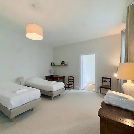 La Maison De La Glycine ロシュフォール