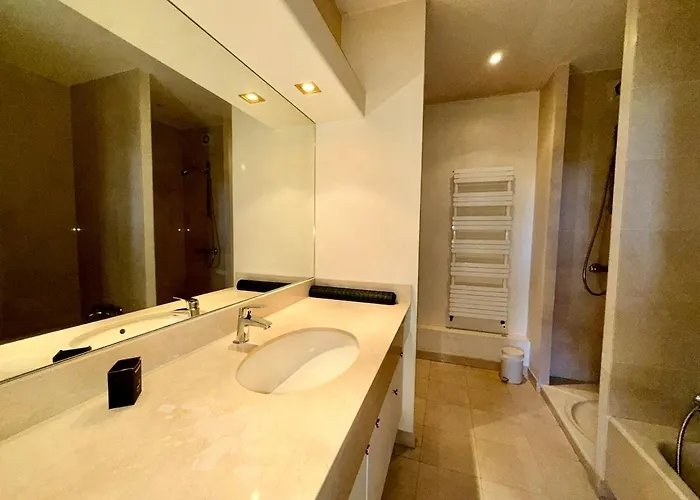 La Maison De La Glycine 罗什福尔