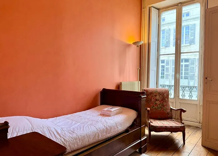 La Maison De La Glycine 罗什福尔