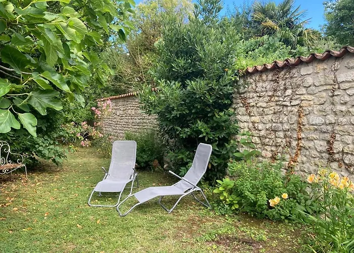 La Maison De La Glycine 度假居