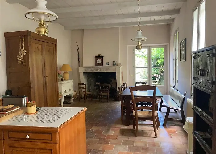 La Maison De La Glycine 度假居 *