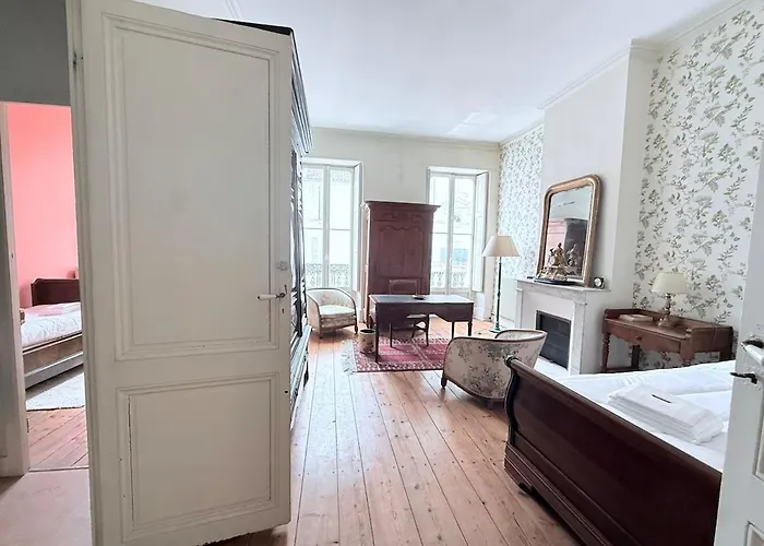 La Maison De La Glycine 度假居