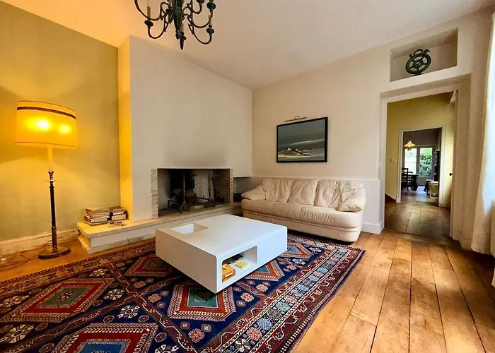 La Maison De La Glycine 度假居 罗什福尔