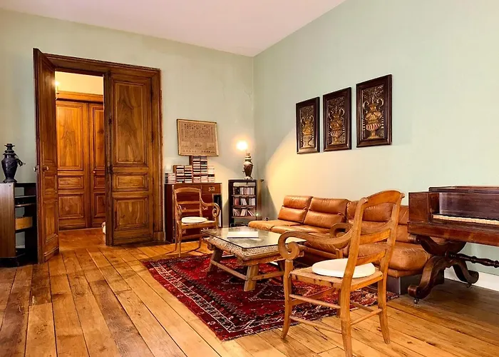 La Maison De La Glycine 罗什福尔